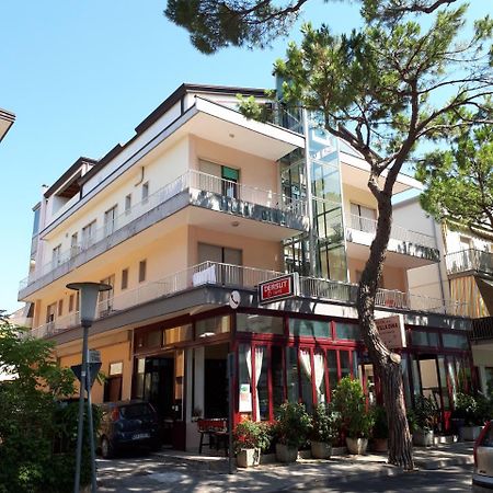 Hotel Villa Dina Lido di Jesolo Buitenkant foto