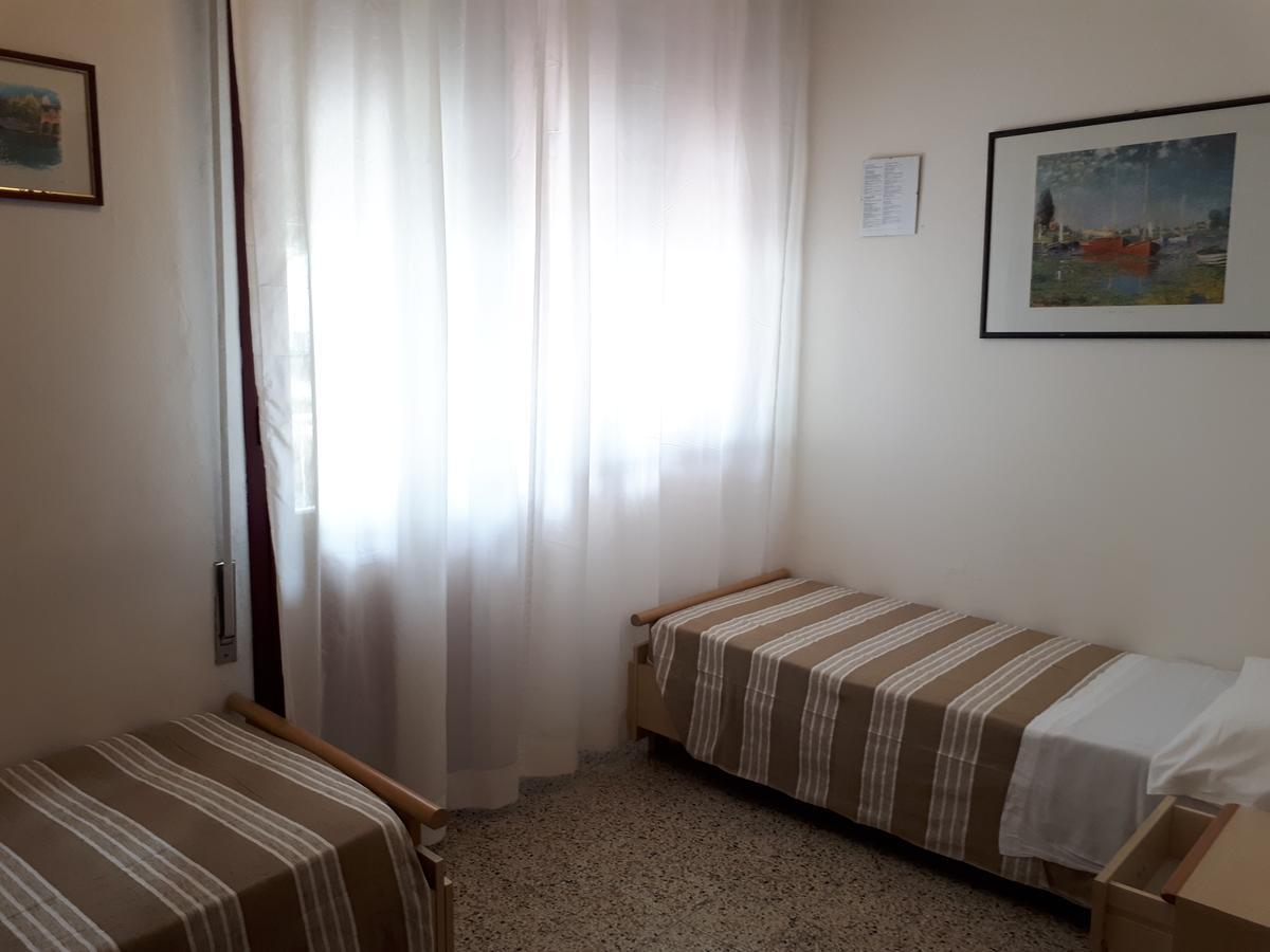 Hotel Villa Dina Lido di Jesolo Buitenkant foto