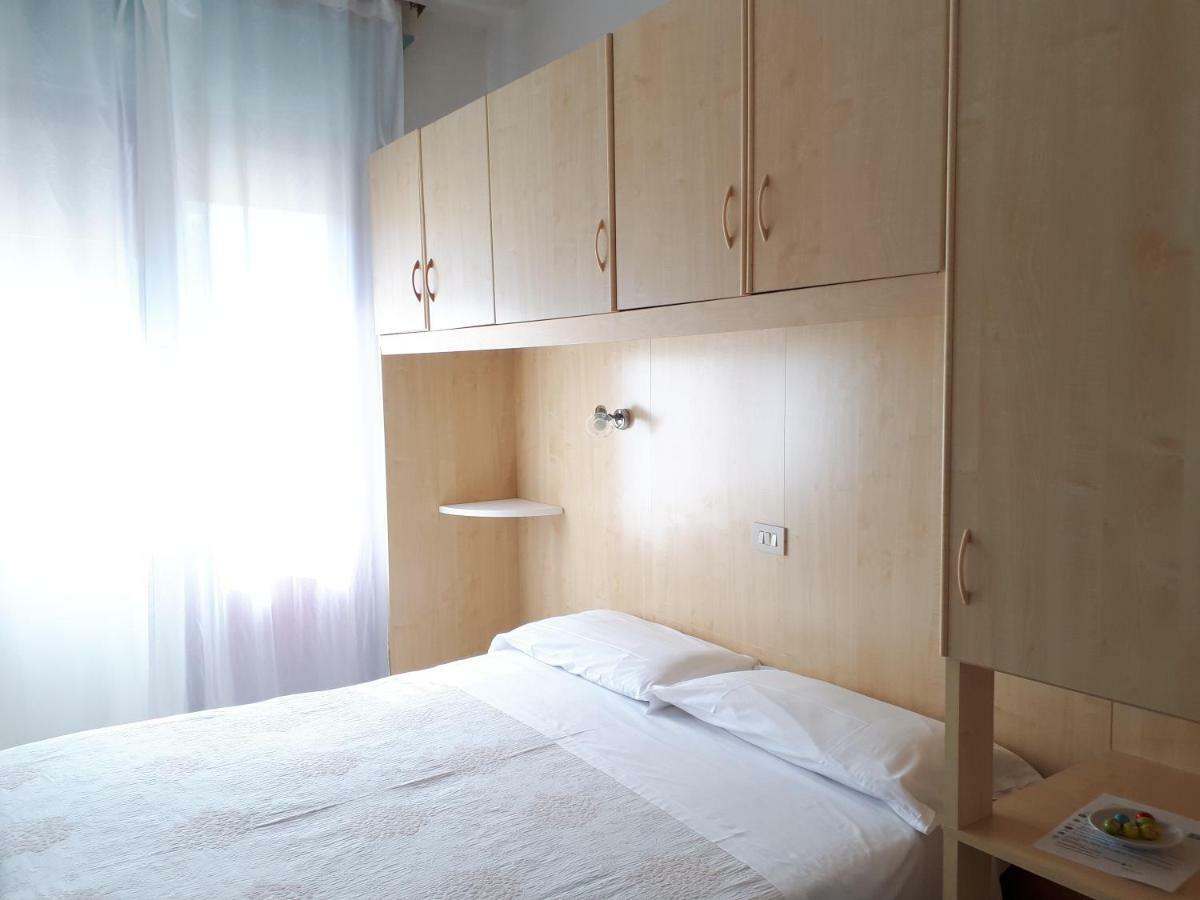 Hotel Villa Dina Lido di Jesolo Buitenkant foto