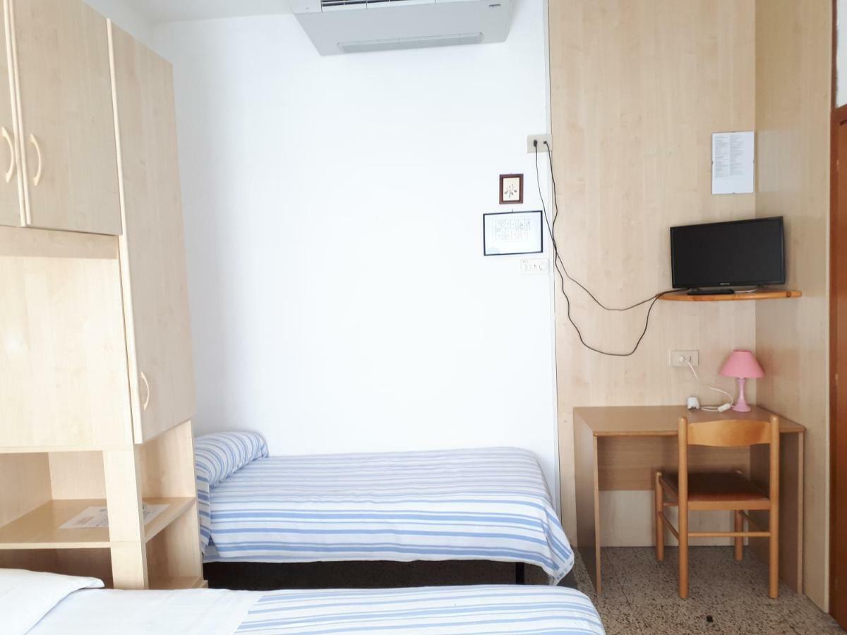 Hotel Villa Dina Lido di Jesolo Buitenkant foto