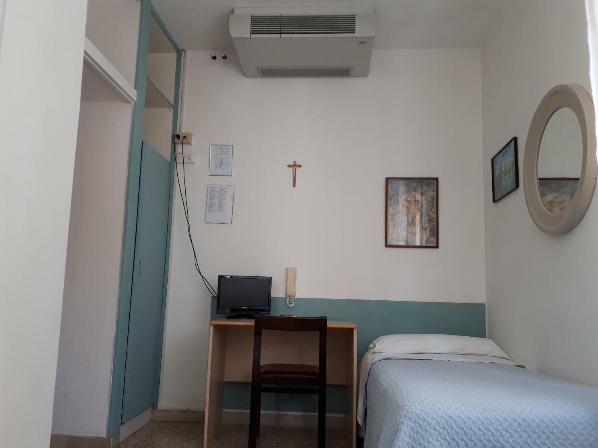 Hotel Villa Dina Lido di Jesolo Buitenkant foto