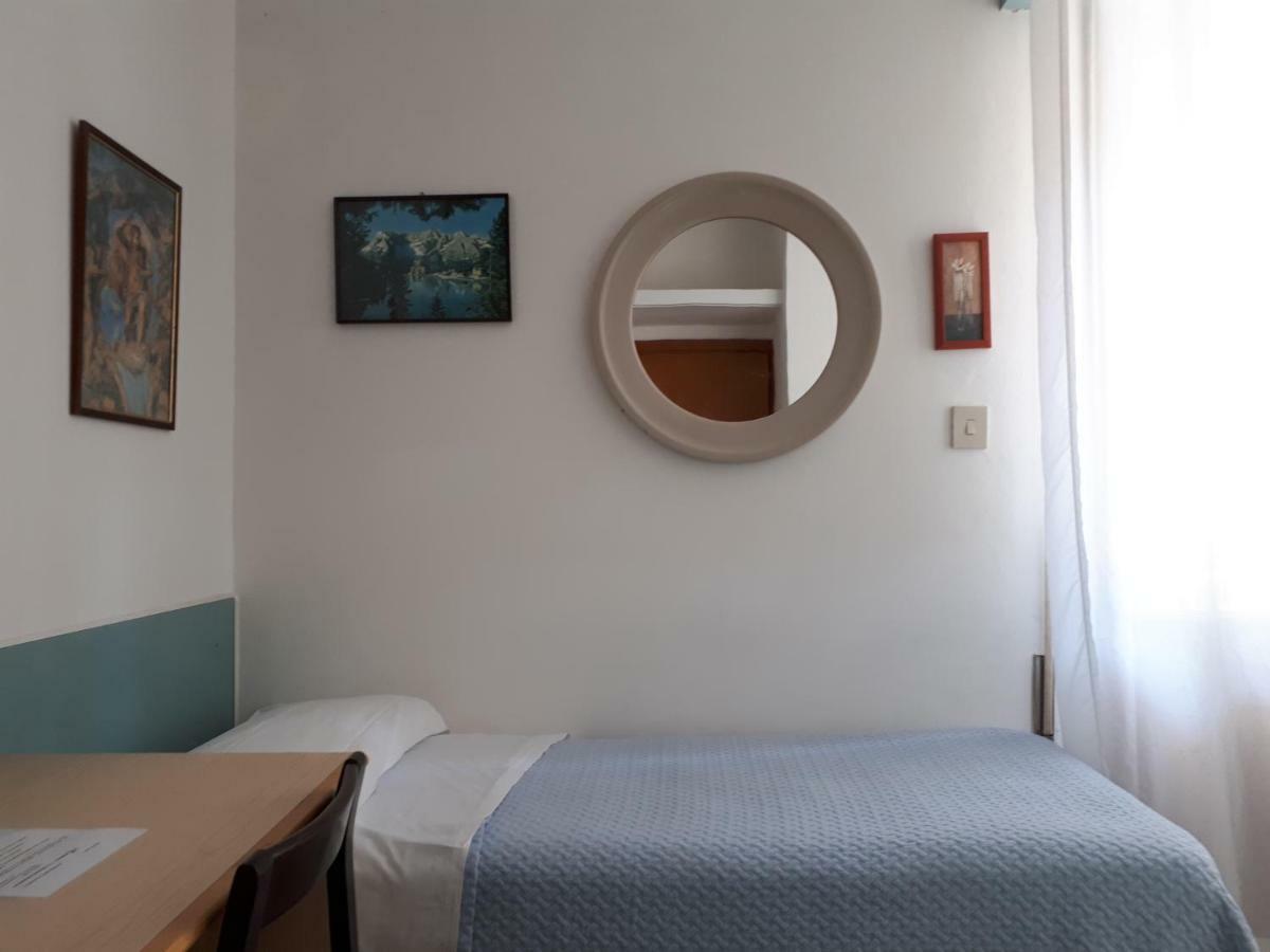 Hotel Villa Dina Lido di Jesolo Buitenkant foto