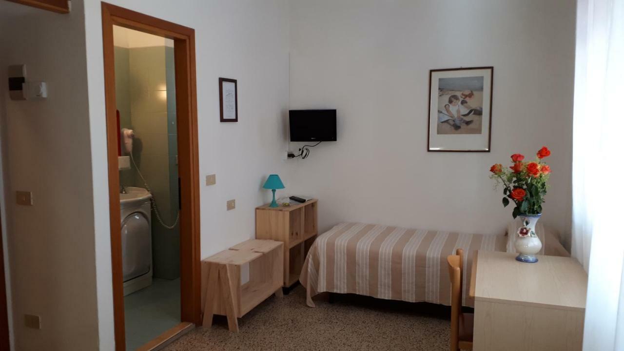 Hotel Villa Dina Lido di Jesolo Buitenkant foto