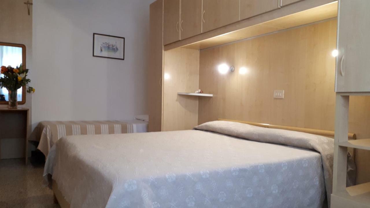 Hotel Villa Dina Lido di Jesolo Buitenkant foto
