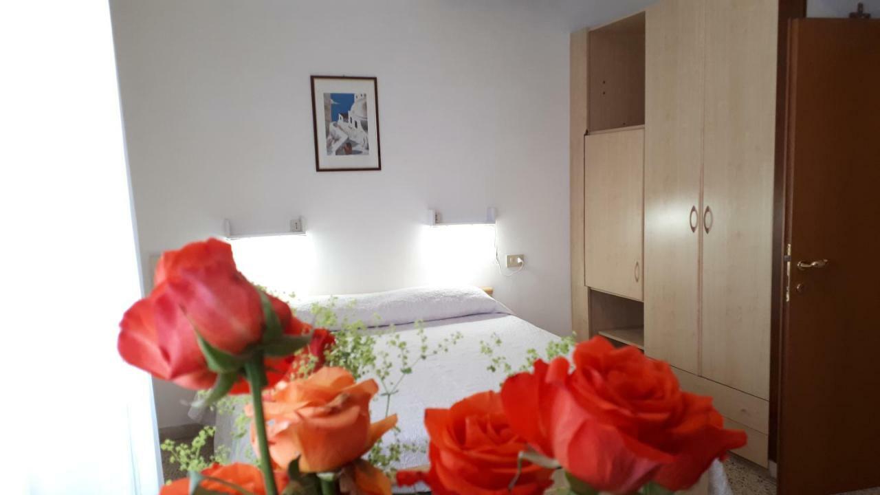 Hotel Villa Dina Lido di Jesolo Buitenkant foto