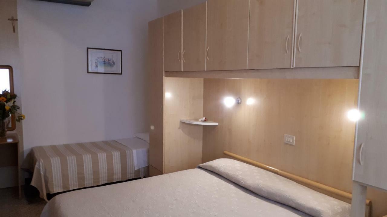 Hotel Villa Dina Lido di Jesolo Buitenkant foto