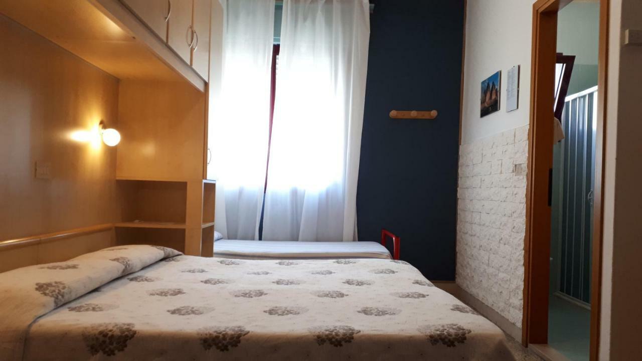 Hotel Villa Dina Lido di Jesolo Buitenkant foto