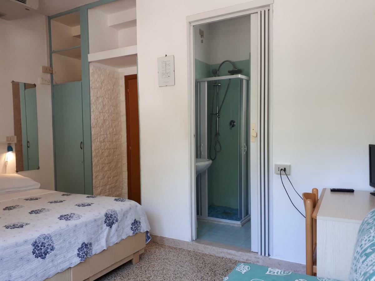 Hotel Villa Dina Lido di Jesolo Buitenkant foto