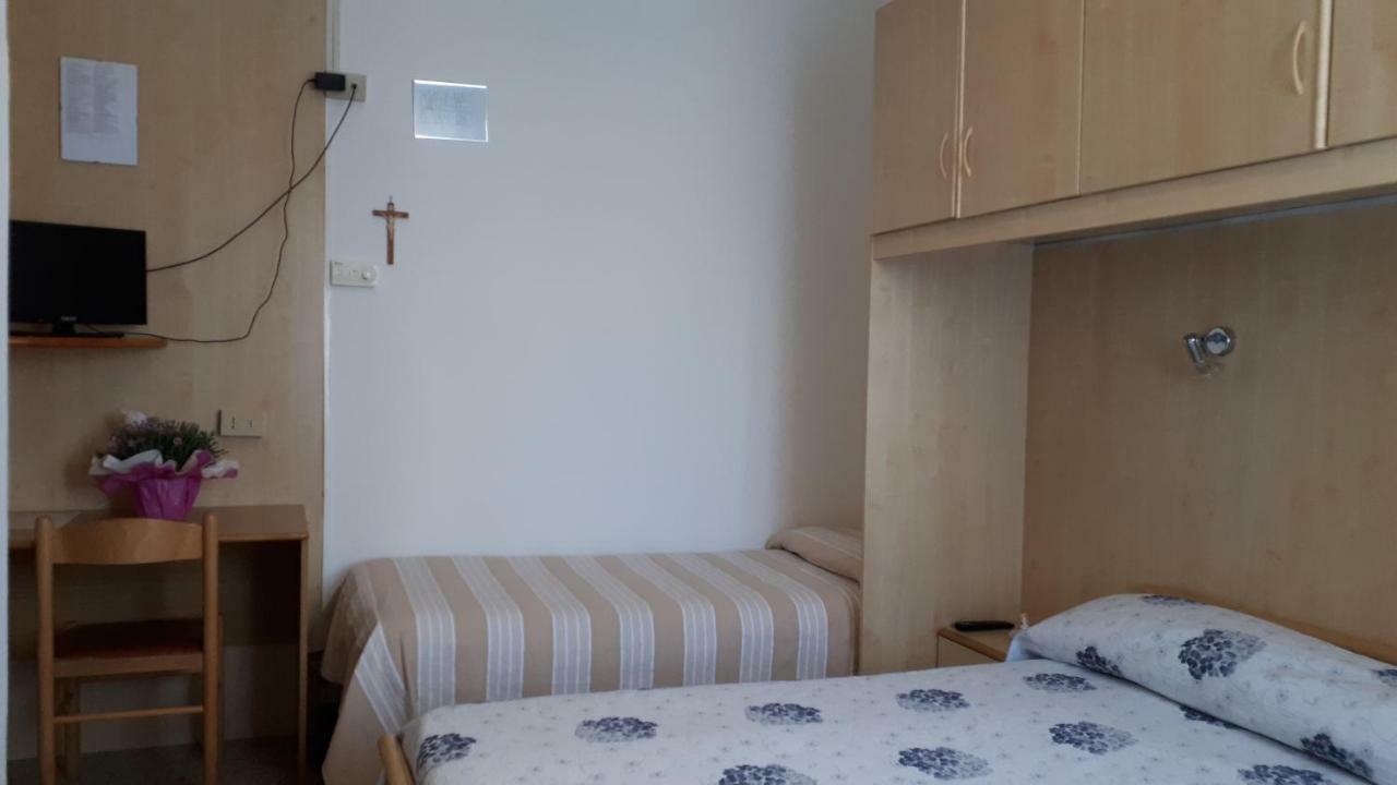 Hotel Villa Dina Lido di Jesolo Buitenkant foto