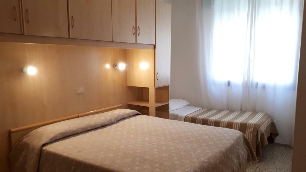 Hotel Villa Dina Lido di Jesolo Buitenkant foto
