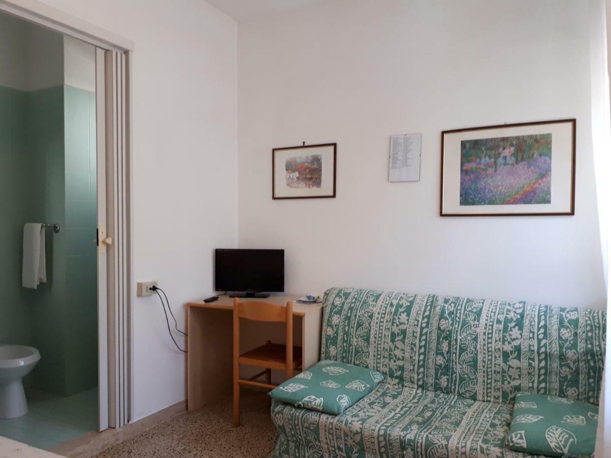 Hotel Villa Dina Lido di Jesolo Buitenkant foto