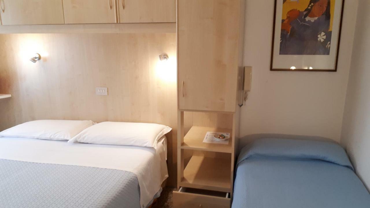 Hotel Villa Dina Lido di Jesolo Buitenkant foto