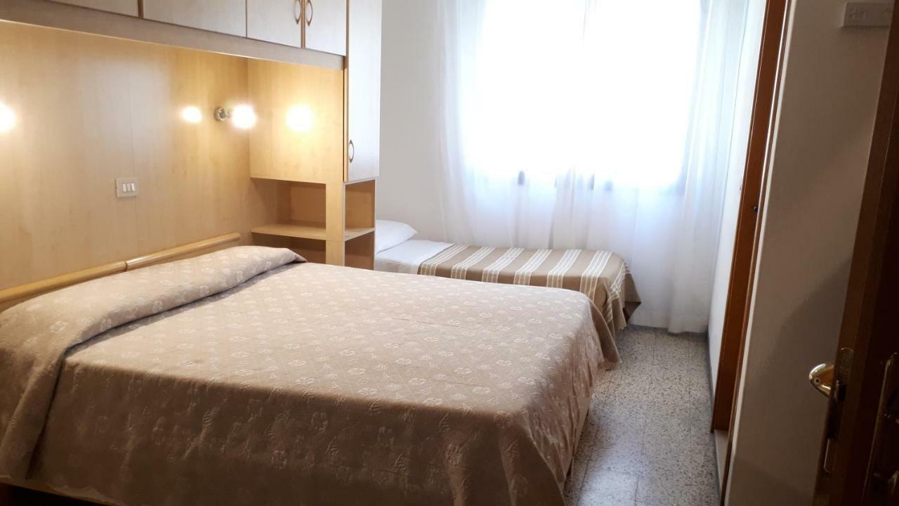 Hotel Villa Dina Lido di Jesolo Buitenkant foto