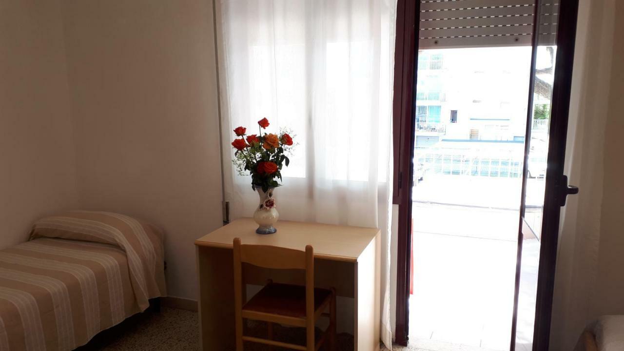 Hotel Villa Dina Lido di Jesolo Buitenkant foto