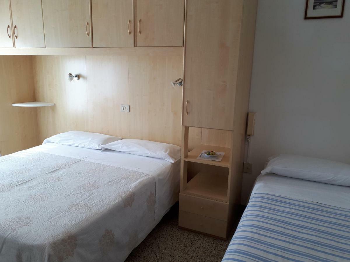 Hotel Villa Dina Lido di Jesolo Buitenkant foto
