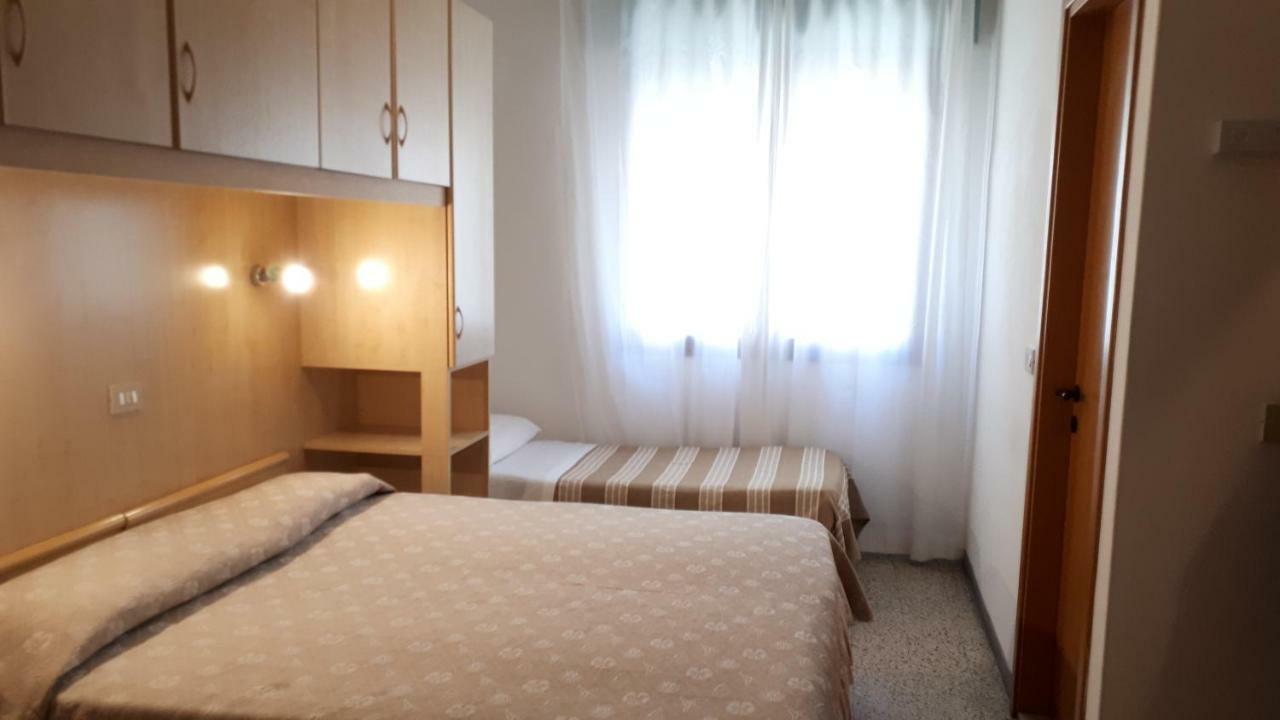 Hotel Villa Dina Lido di Jesolo Buitenkant foto