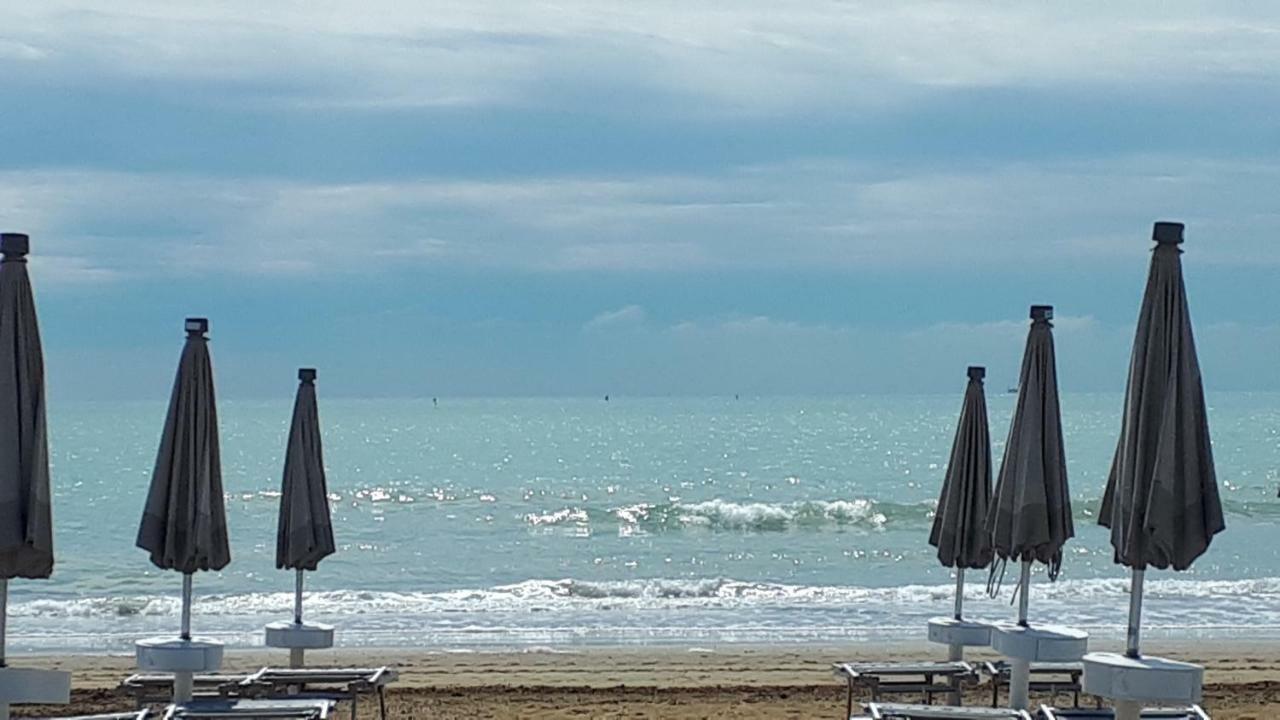 Hotel Villa Dina Lido di Jesolo Buitenkant foto