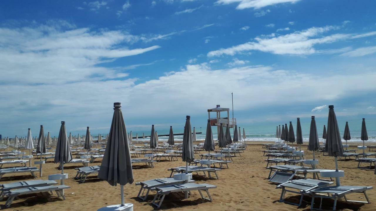 Hotel Villa Dina Lido di Jesolo Buitenkant foto