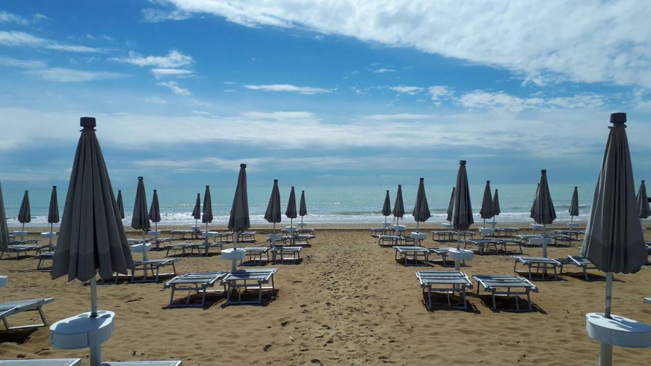 Hotel Villa Dina Lido di Jesolo Buitenkant foto