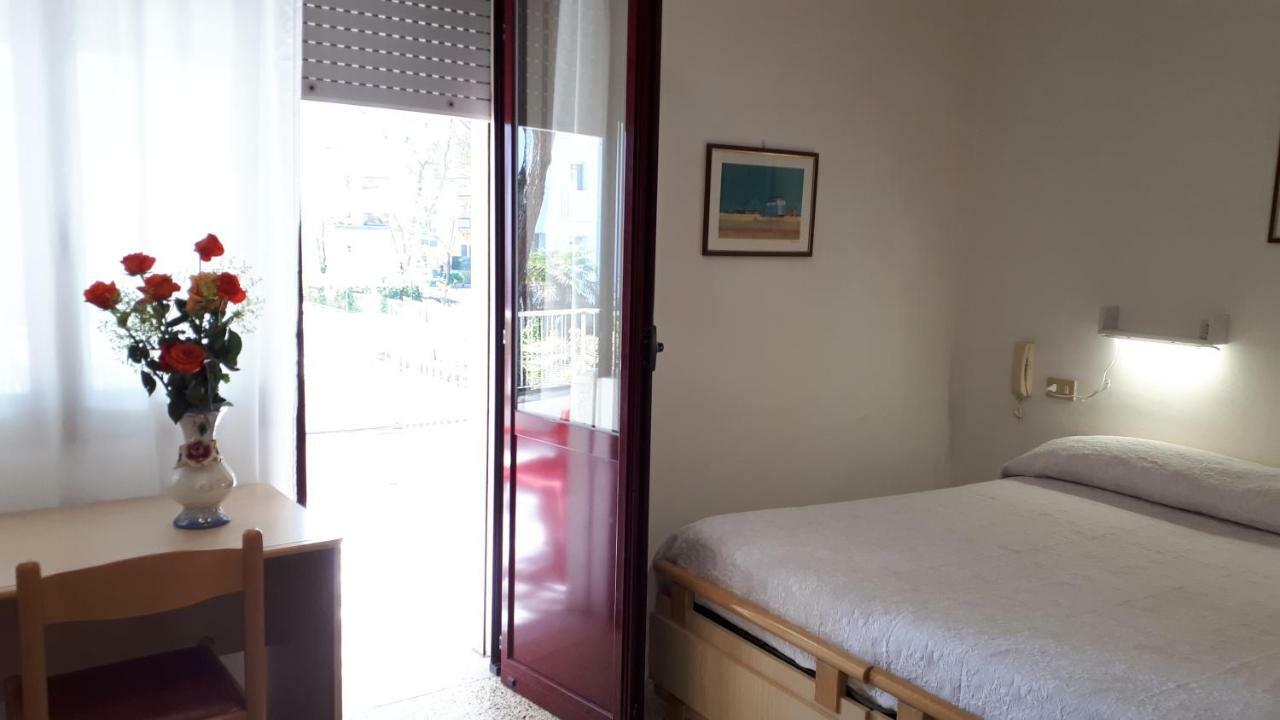 Hotel Villa Dina Lido di Jesolo Buitenkant foto