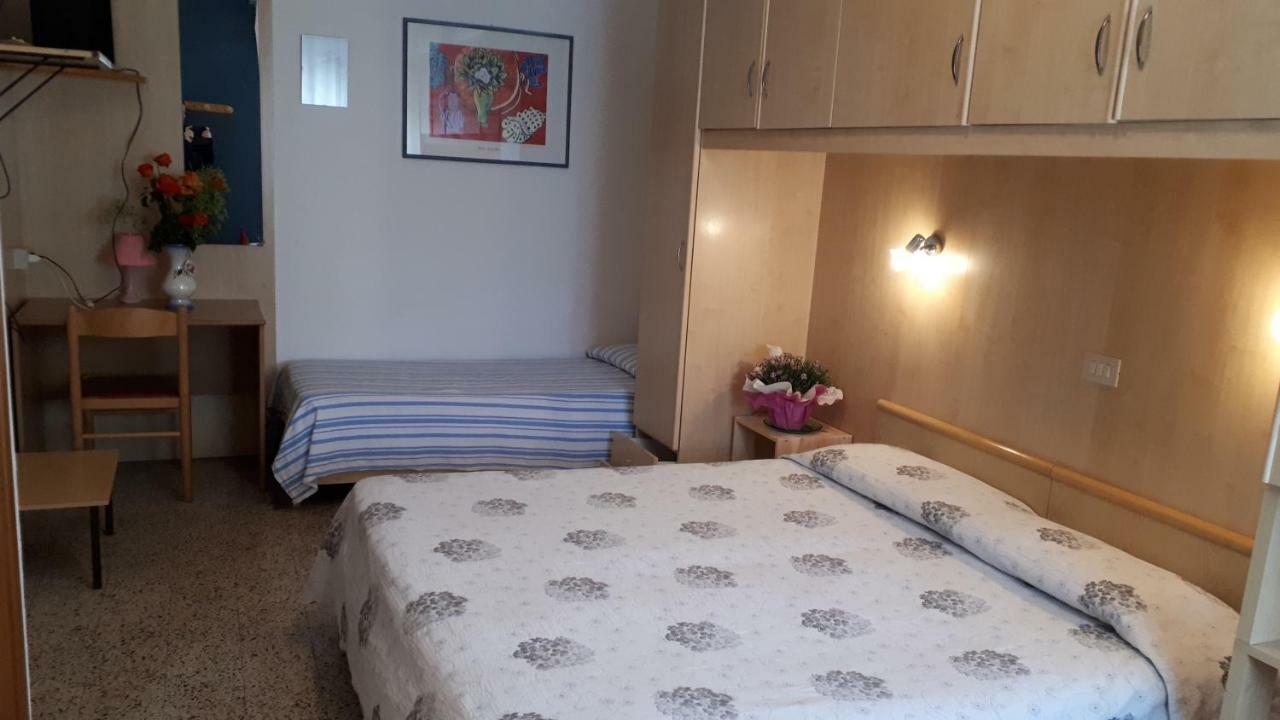 Hotel Villa Dina Lido di Jesolo Buitenkant foto